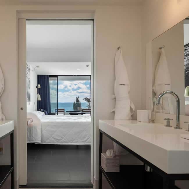 Premium Sea View Room Bathroom